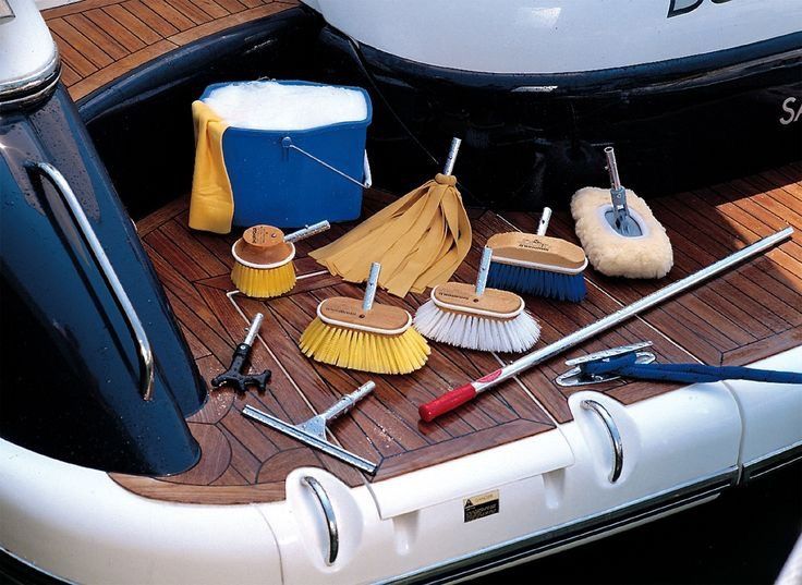 Nettoyage intérieur d'un bateau — matériel et brosses NautikCare